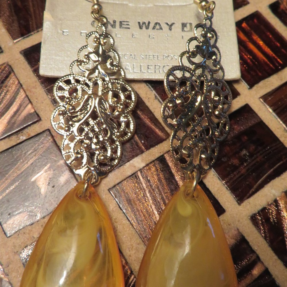 WOMEN'S - HANGING EARRING WITH BACK HOOK- YELLOW TEARDROP